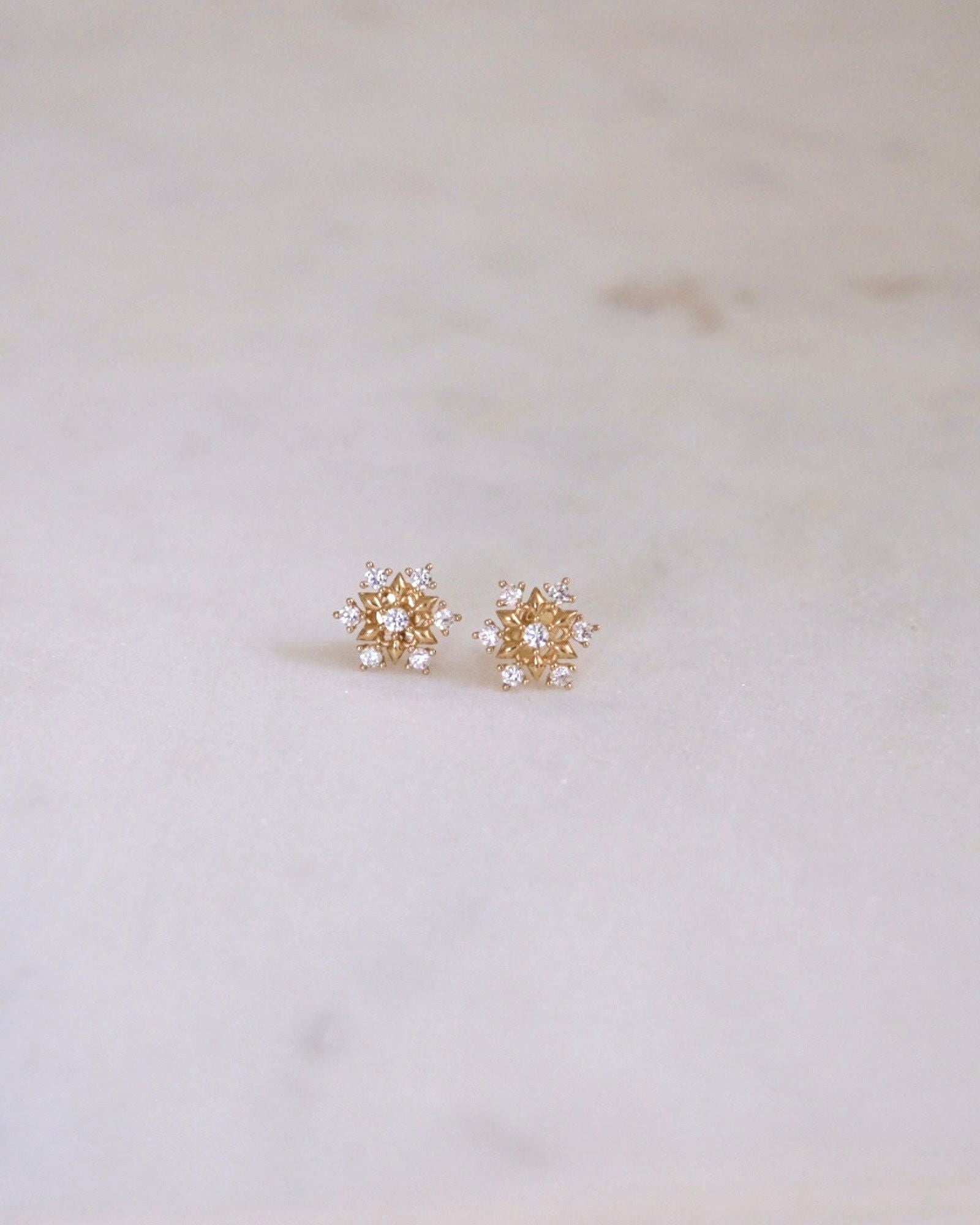 14K Solid Gold Snowflake Stud Earrings - ERIJEWELRY