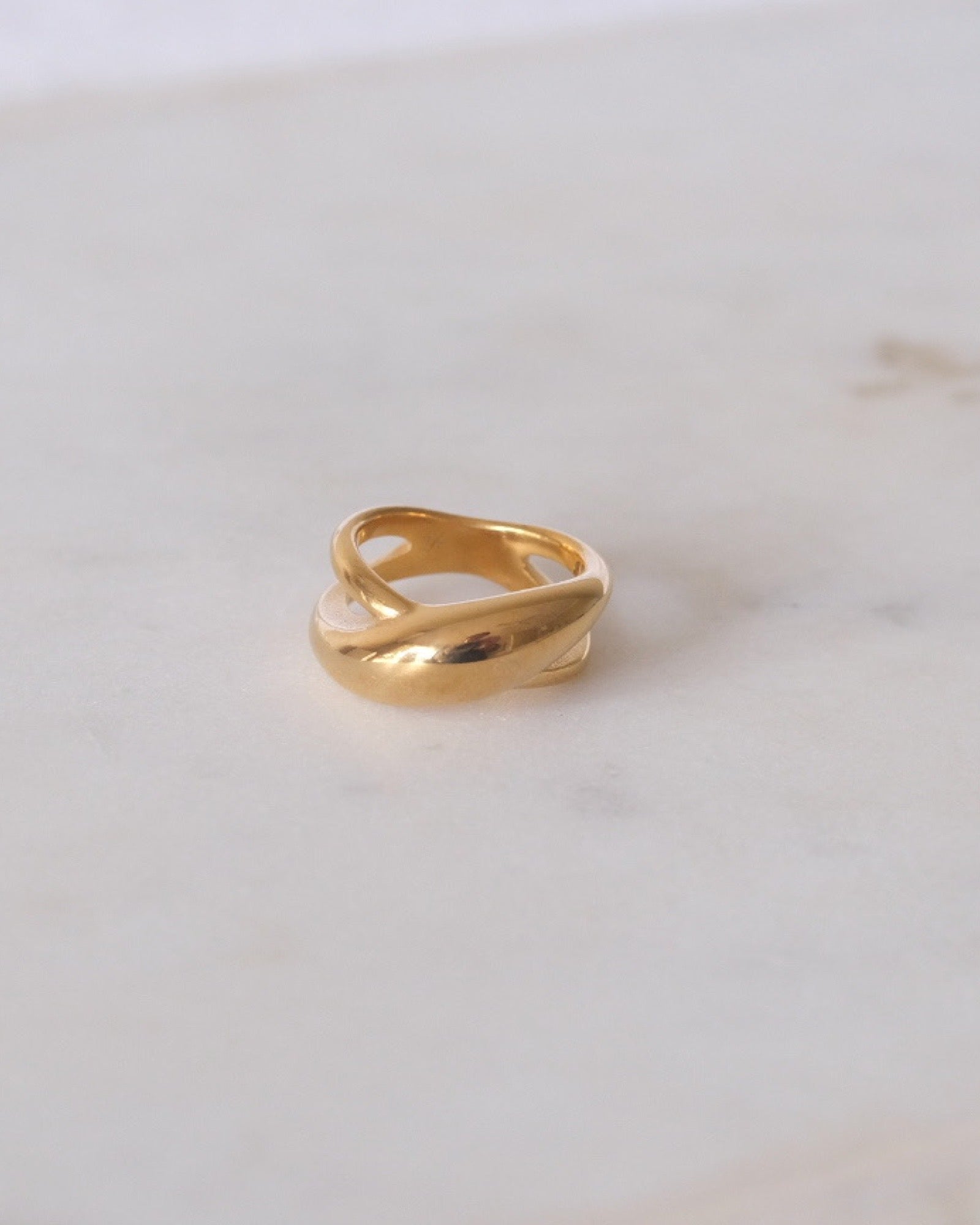 Cleo ring