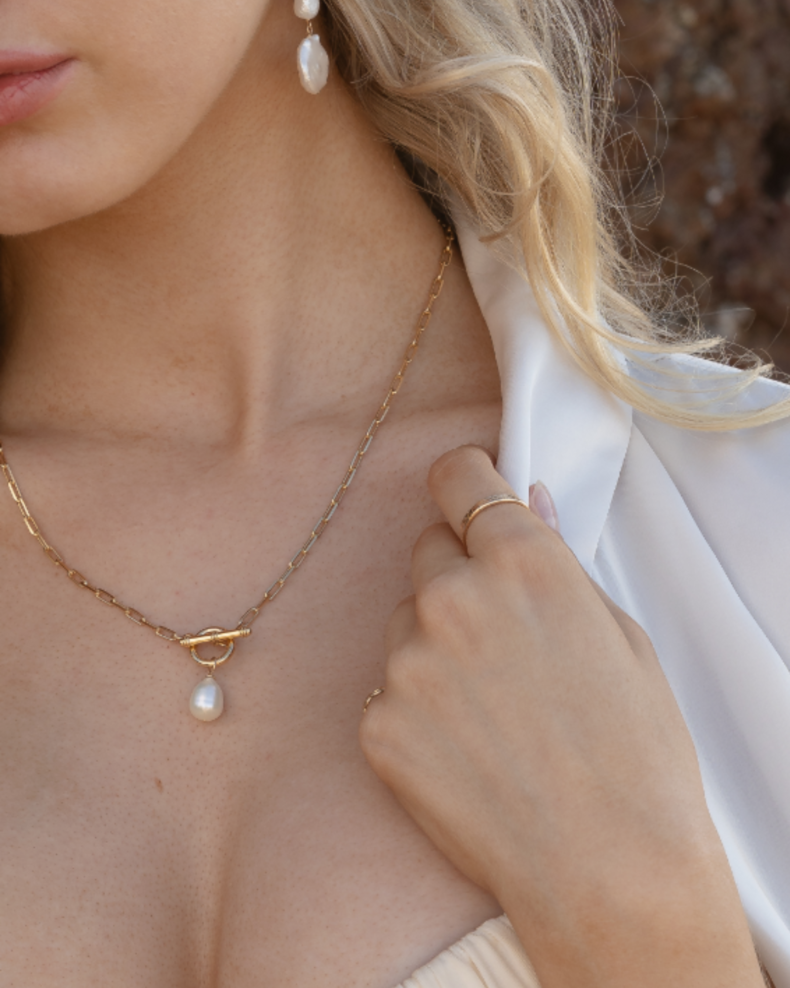 Mona pearl lock necklace