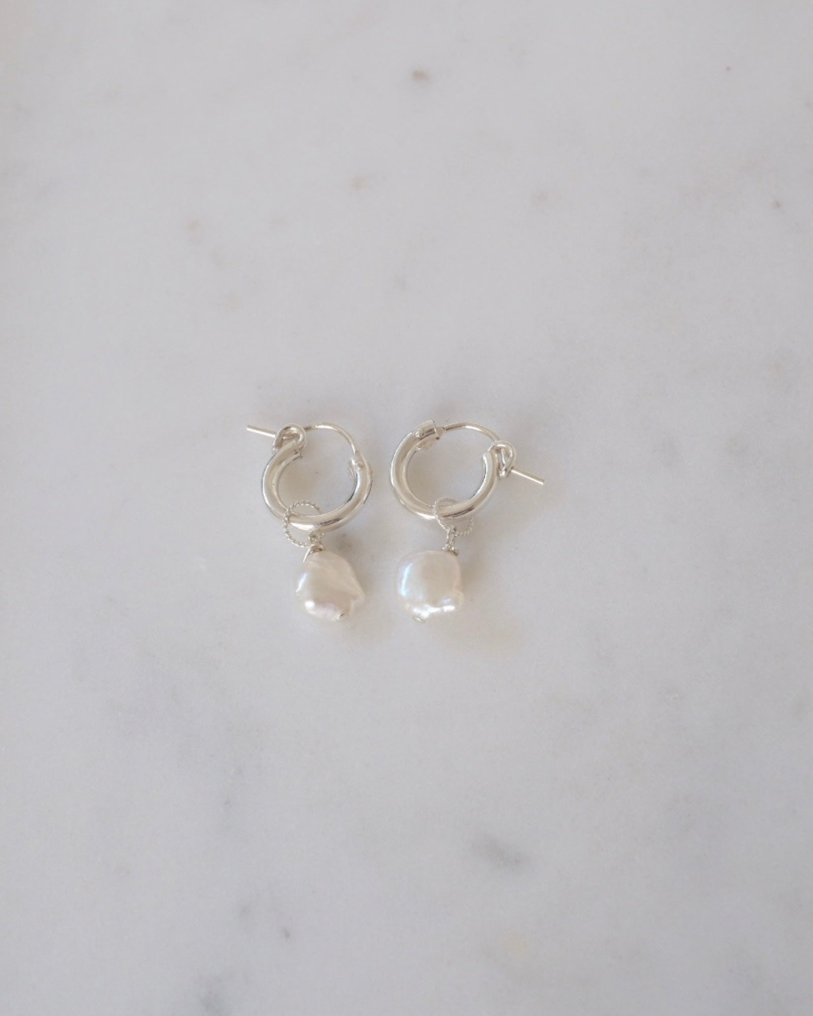 Keshi Huggie Hoops (Silver) ERIJEWELRY