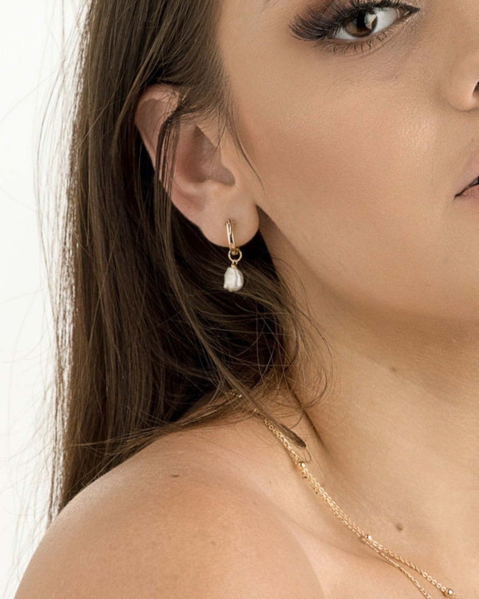 Petite Keshi Huggie Hoops ERIJEWELRY