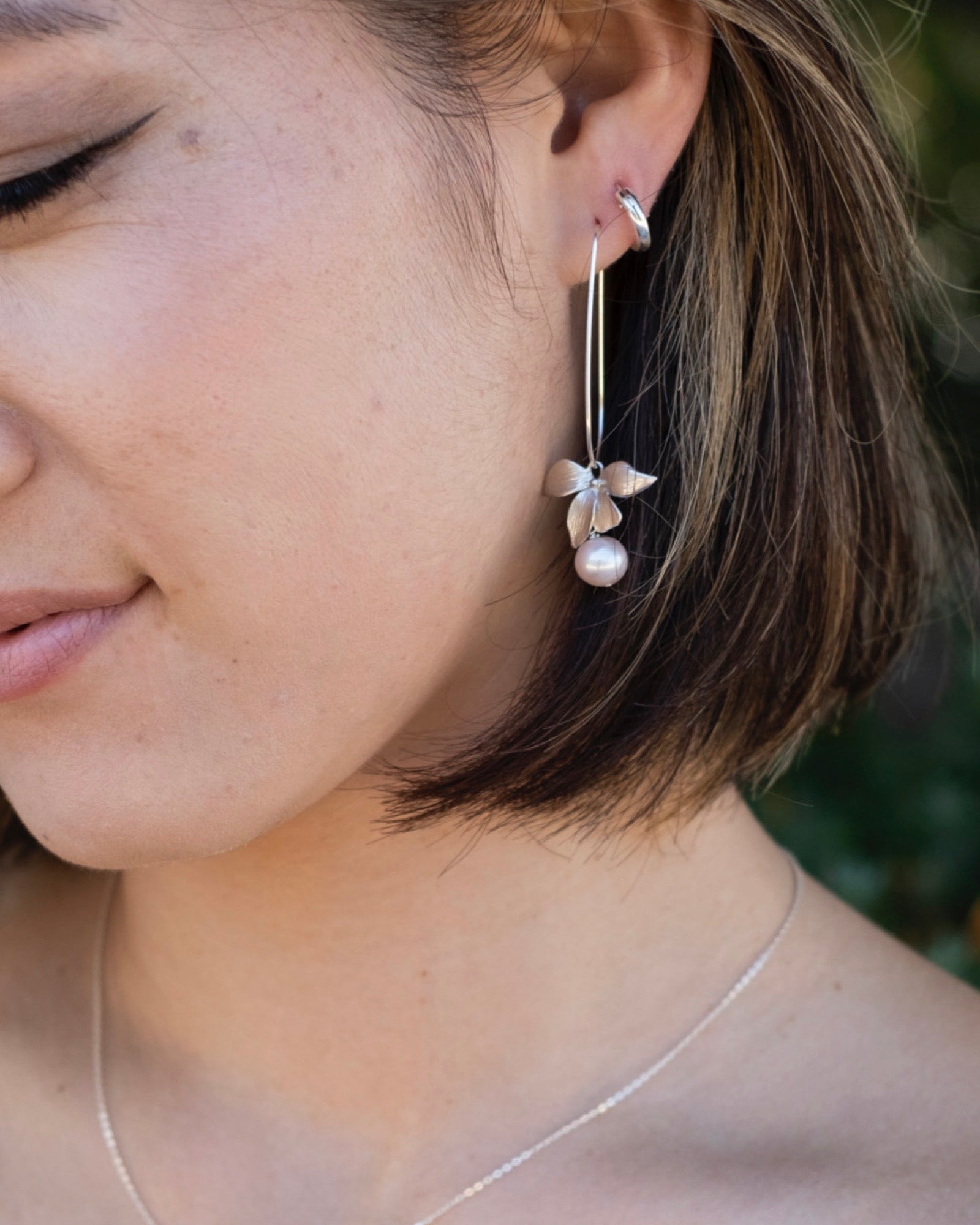 Floral Pearl U Hoop Earrings (Silver) ERIJEWELRY