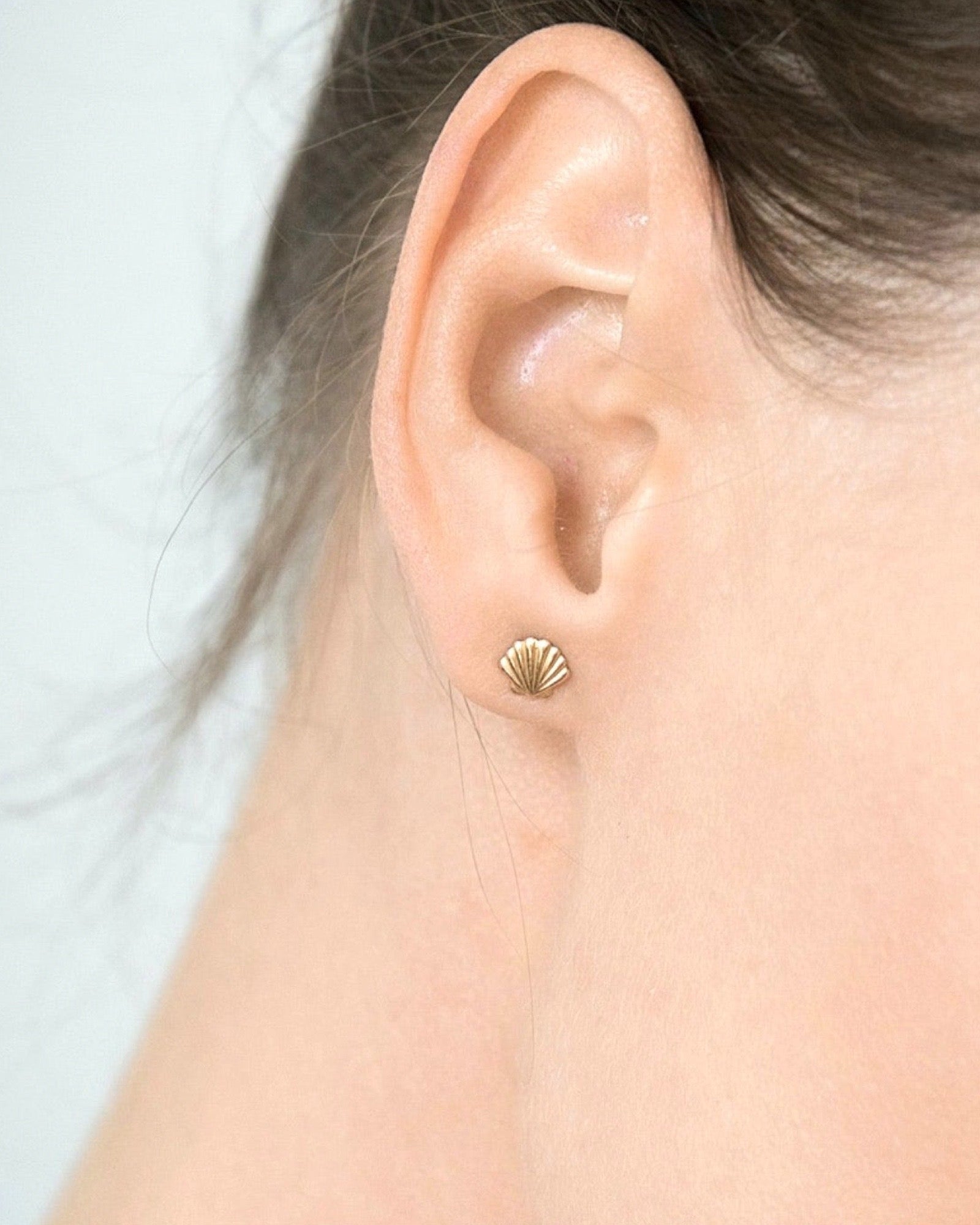 Shell Stud Earrings ERIJEWELRY