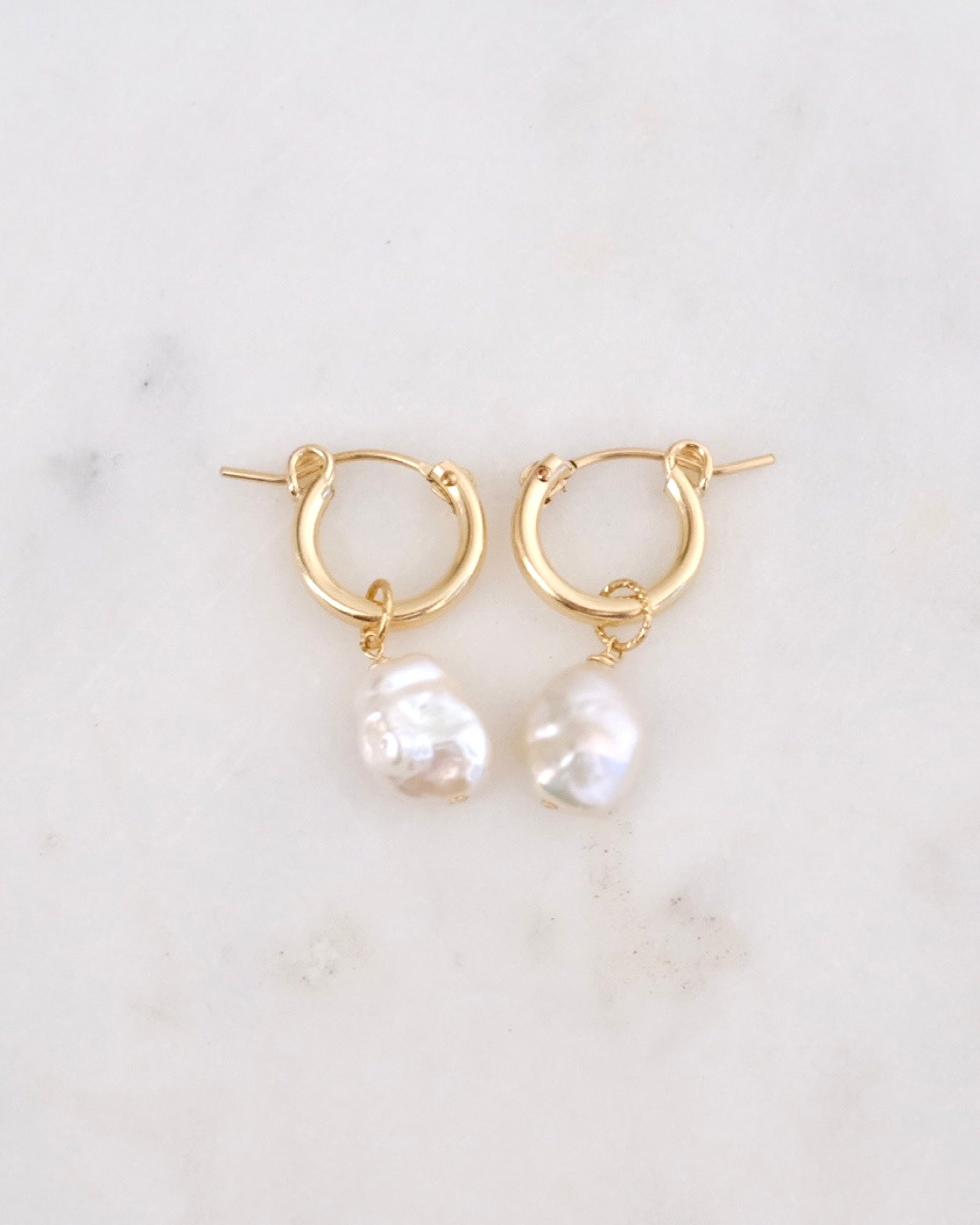 Keshi huggie hoops ERIJEWELRY