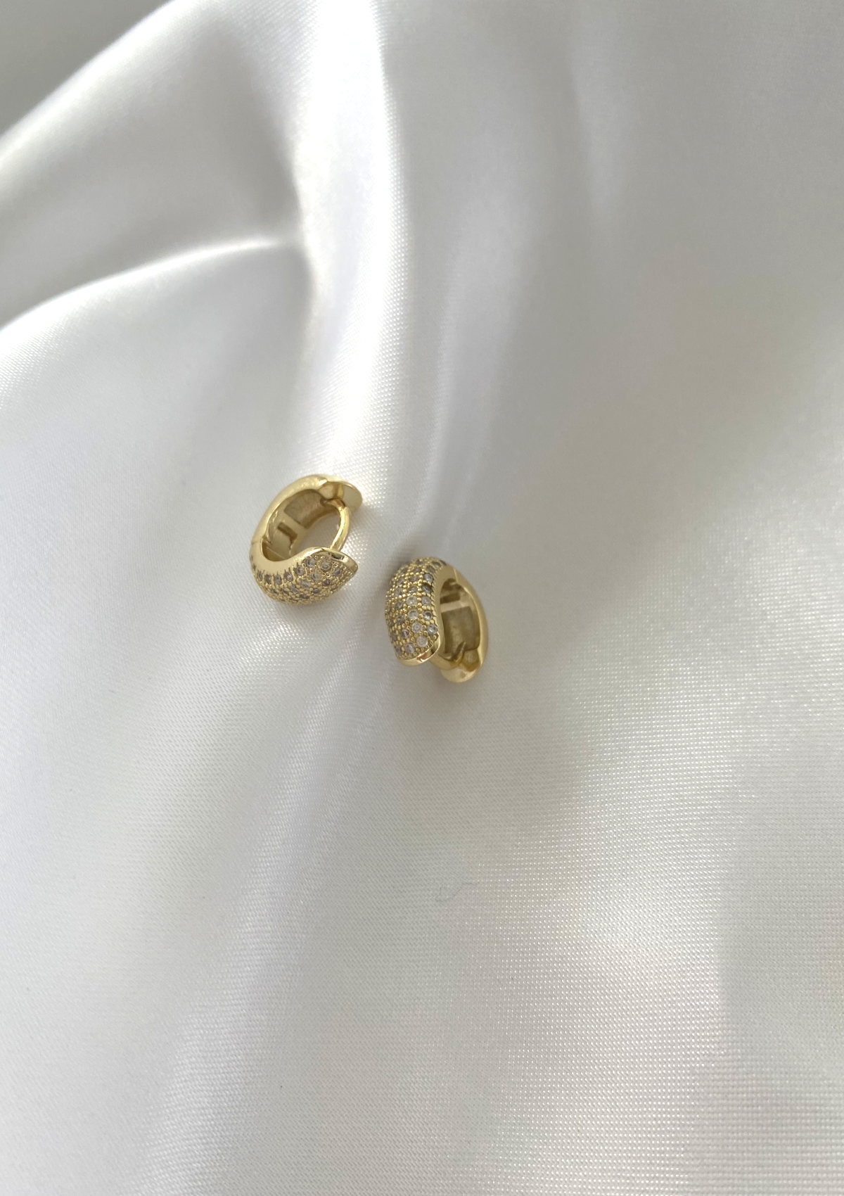 élégante Huggie Hoops ERIJEWELRY