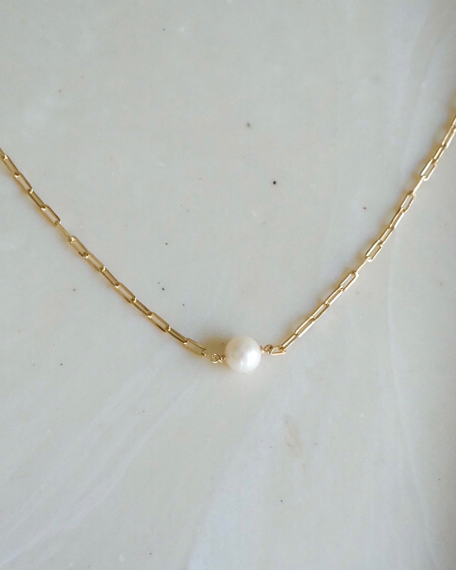 Simple gold online chain with pearl