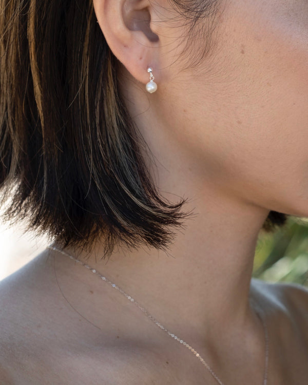 Pearl simple stud earrings (Silver)