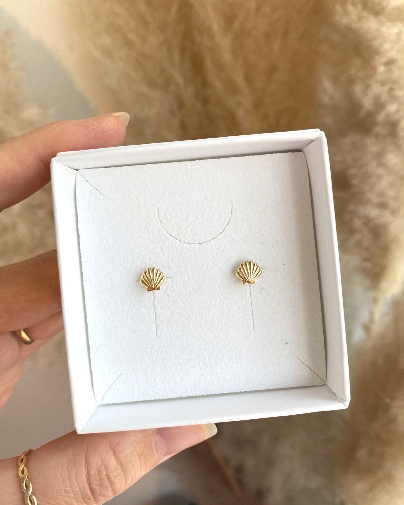 Shell Stud Earrings ERIJEWELRY