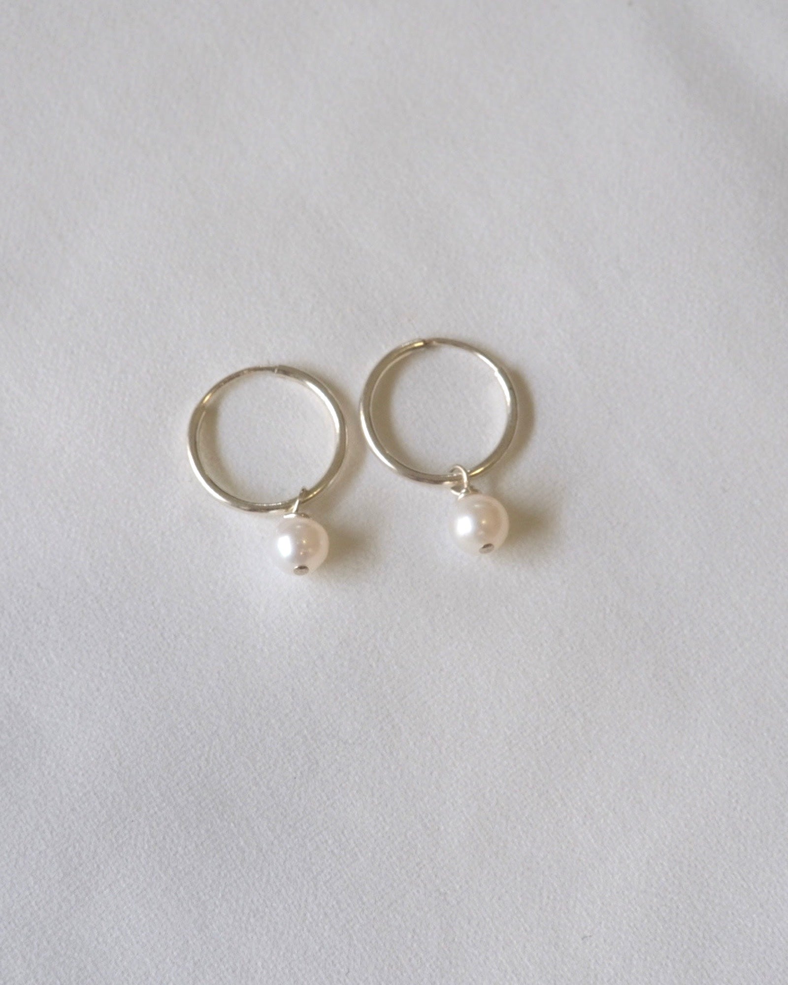 Pearl Infinity hoops (Silver) ERIJEWELRY
