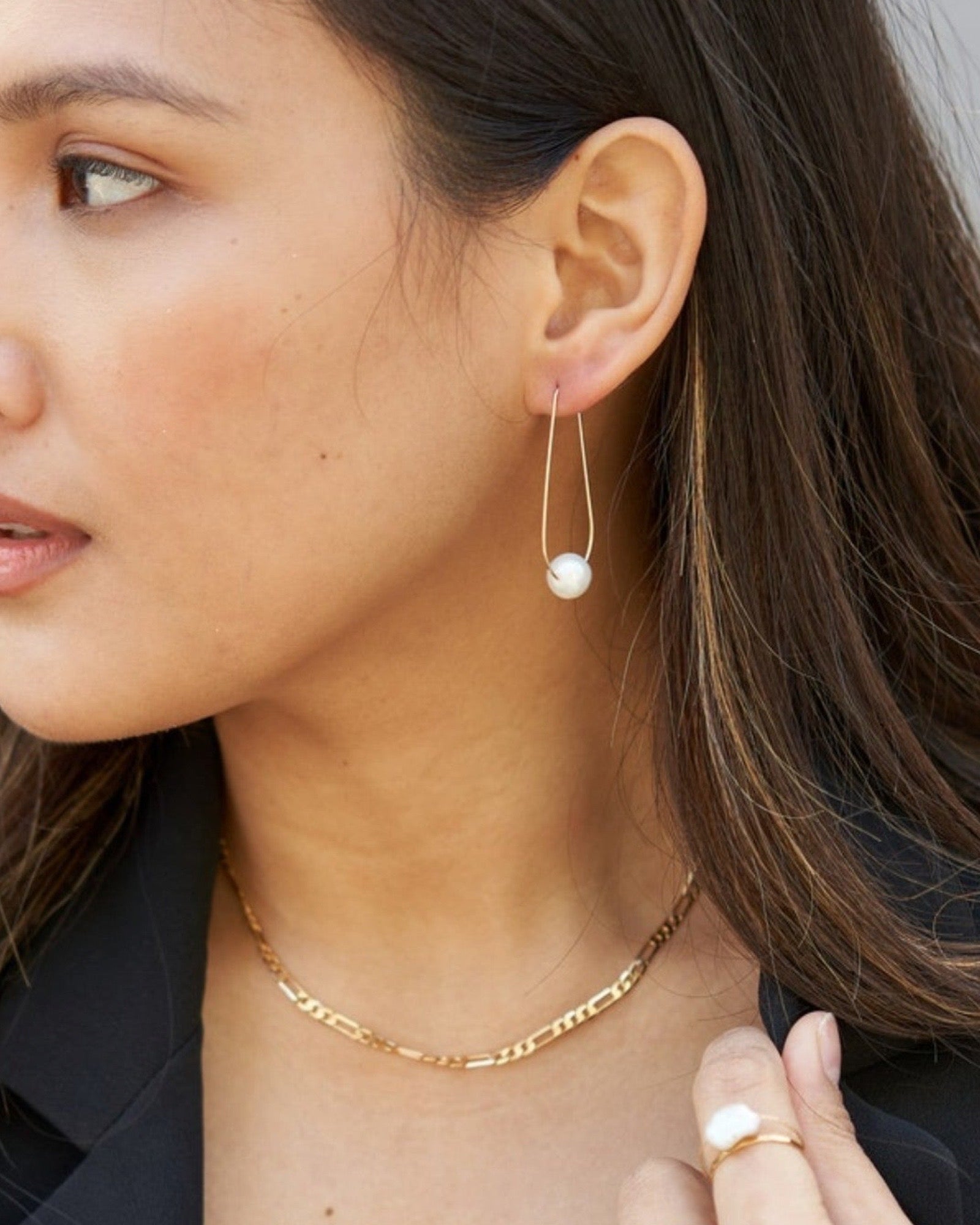 Pearl U Hoop Earrings ERIJEWELRY