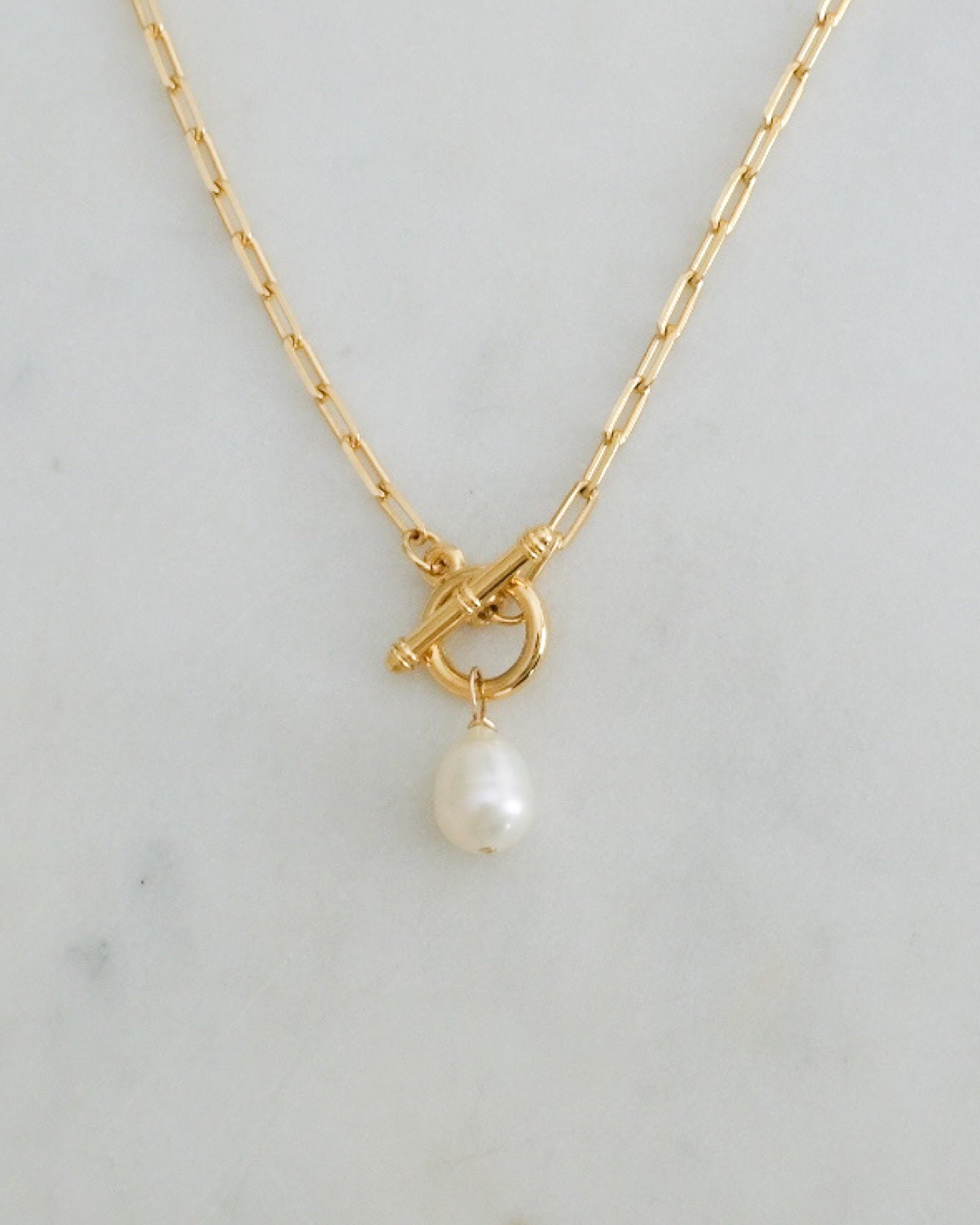 Pearl queen Lock necklace