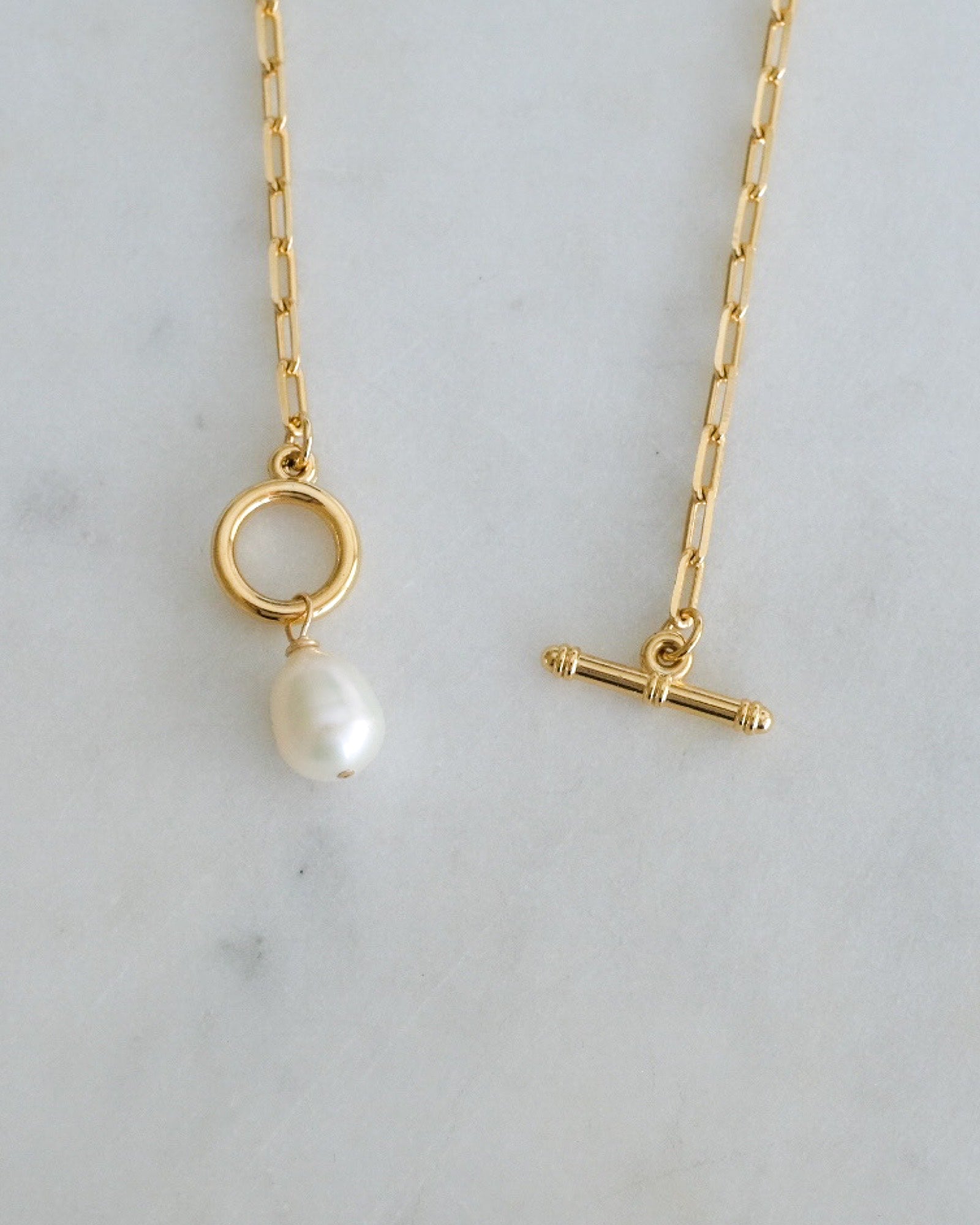 Pearl queen Lock necklace