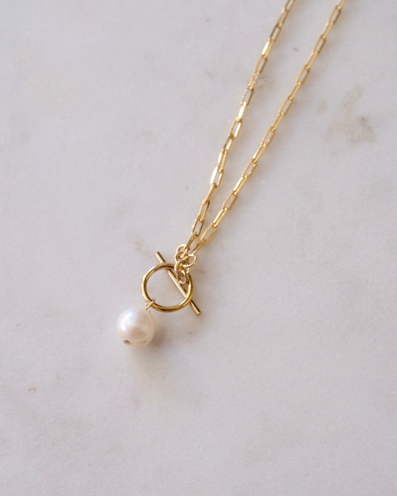 Pearl lock necklace