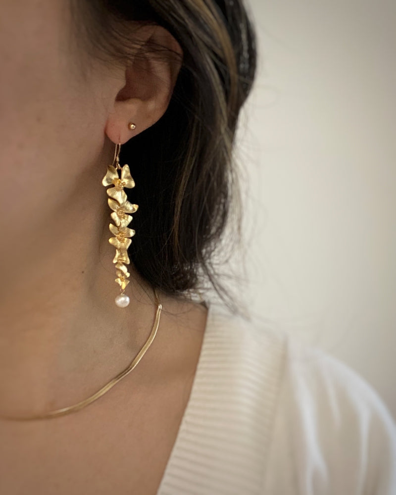 Floral dangling earrings